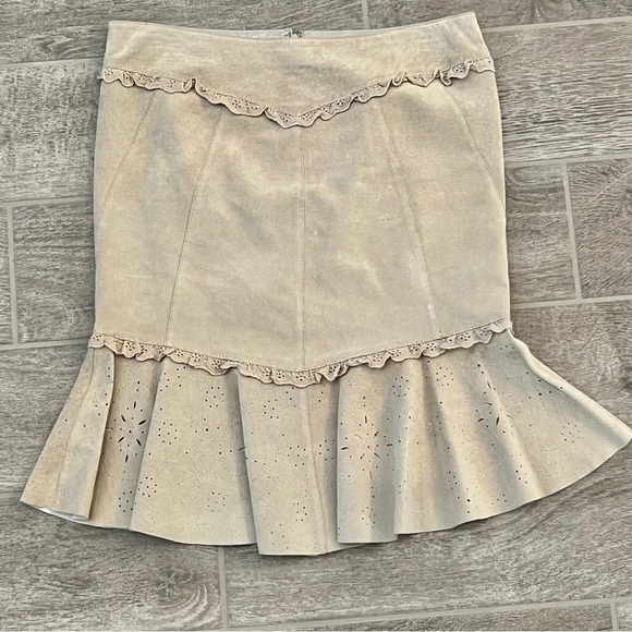 Anthropologie June Women’s Suede Mini Skirt Ruffle Trim Size 6 Cream - Picture 1 of 10